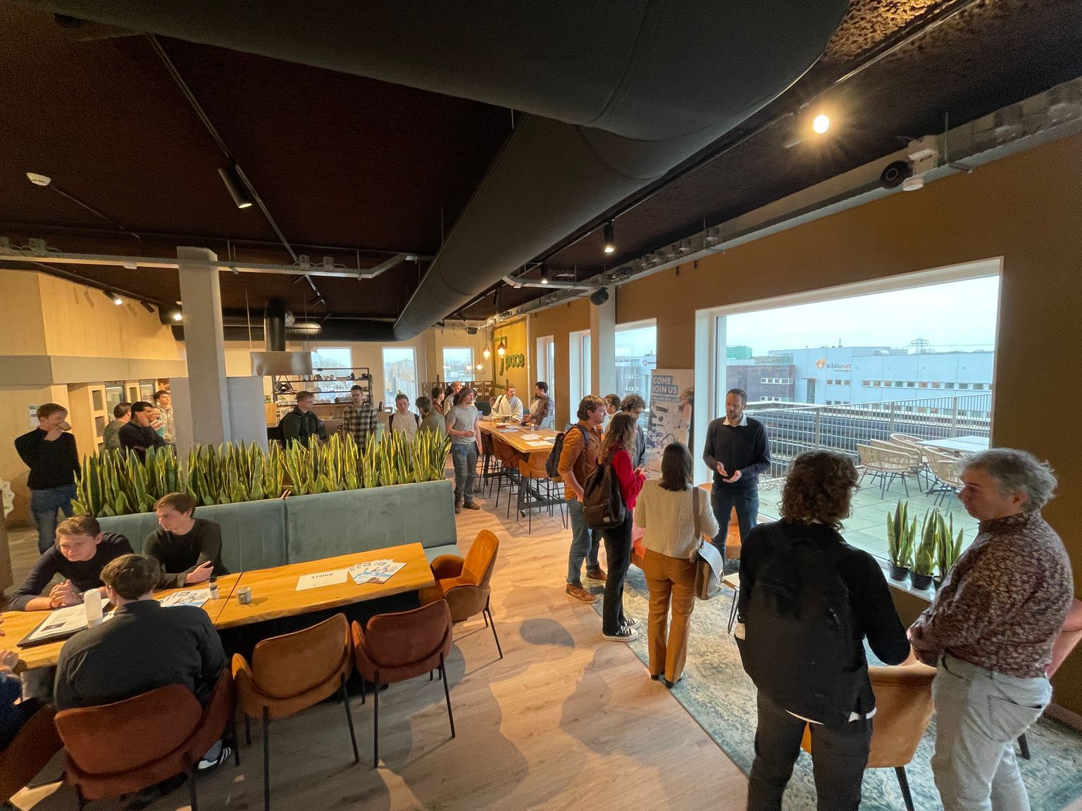 Business_visit_meet_up_student_group