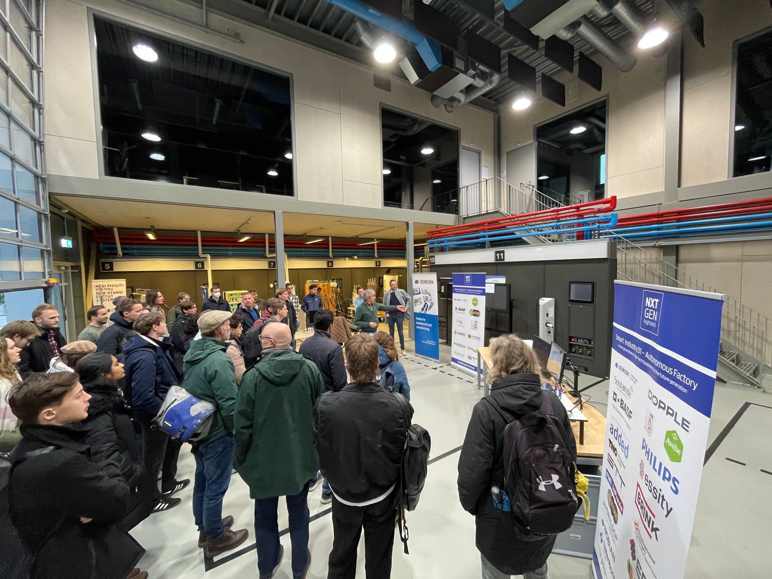 Tour_production_facility_group_students